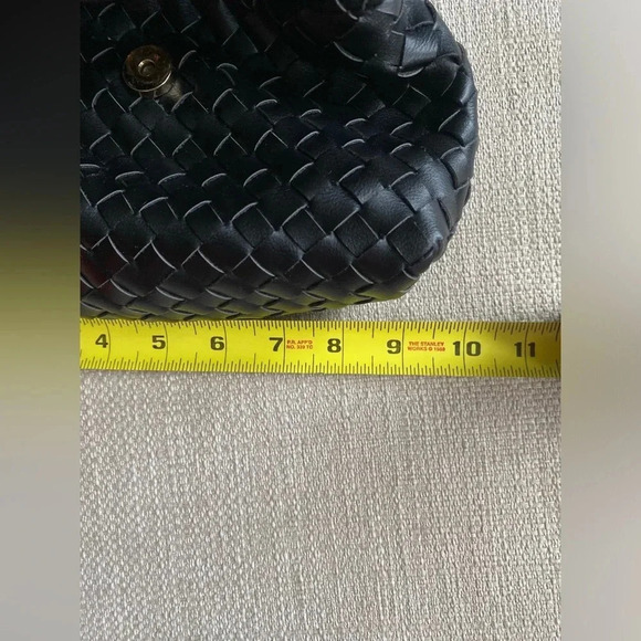 Sondra Roberts Squared Bag Women’s Woven Purse Black Crossbody Flap Gold Chain - Picture 3 of 8